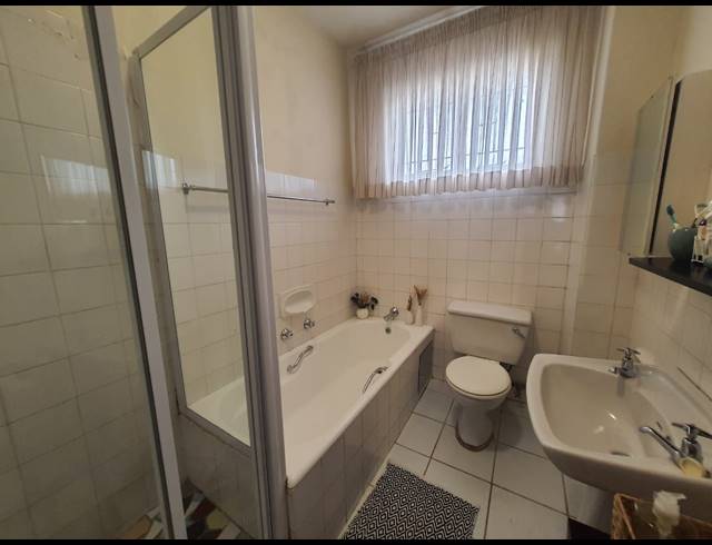 2 BEDROOM FLAT FOR SALE IN VANDERBIJLPARK SW 5